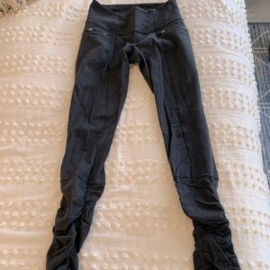 Black lululemon full length leggings ruched zippered bottom